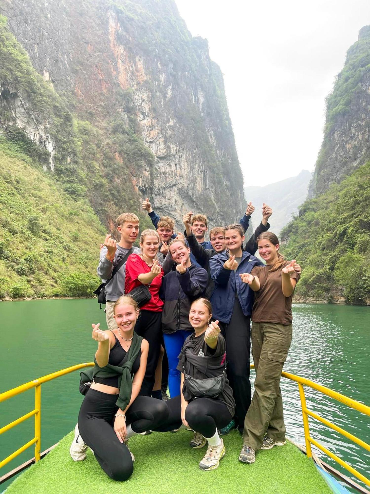 Lazy Cat Homestay - Motorbikes Rental & Tours Ha Giang Exteriör bild